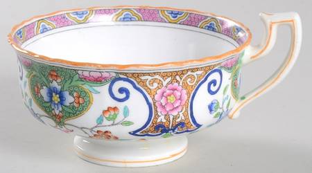 B157 Footed Cup