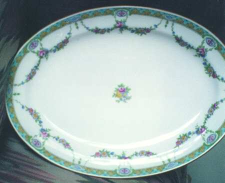 B935 14" Oval Serving Platter