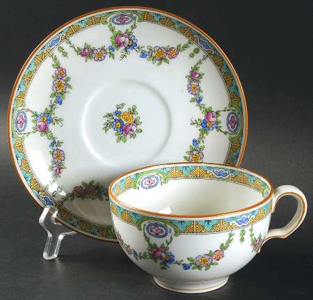 B935 Oversized Cup & Saucer Set