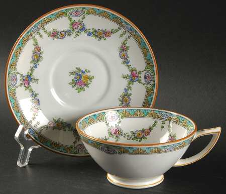 B935 Footed Cup & Saucer Set