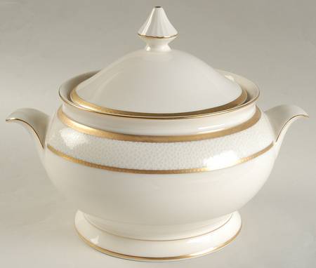 Ivory Flair 2 Qt Round Covered Casserole