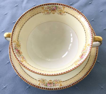 V1918 Footed Cream Soup Bowl & Saucer Set