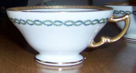 H200 Footed Cup