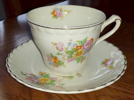 MEK44 Flat Cup & Saucer Set