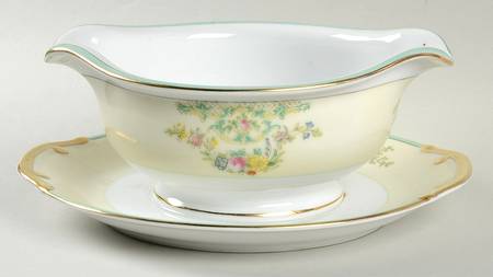 MEI511 Gravy Boat with Attached Underplate