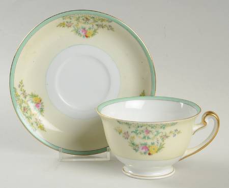 MEI511 Footed Cup & Saucer Set