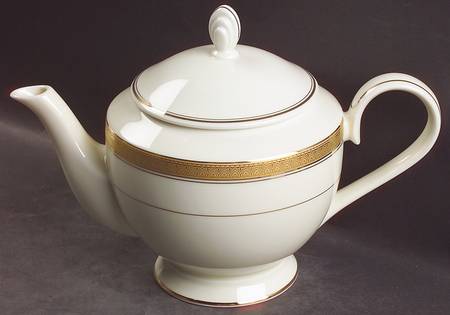 Palatial Gold Teapot & Lid