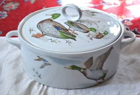 Mallards 2 Qt Round Covered Casserole