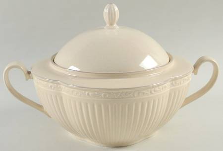 Sand Dune 2 Qt Round Covered Casserole
