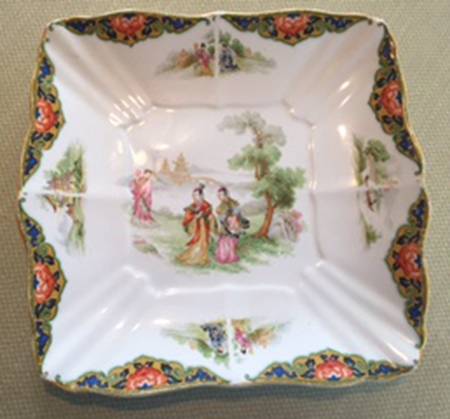 MAD54 Square Handled Cake Plate