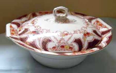 The Regal Red Round Covered Vegetable