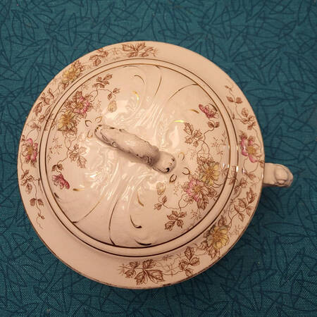 Autumn Tints Chamber Pot & Lid