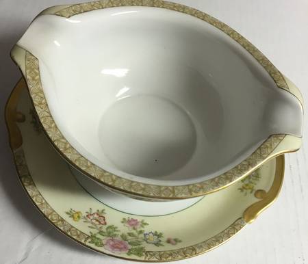 MEI541 Gravy Boat with Attached Underplate