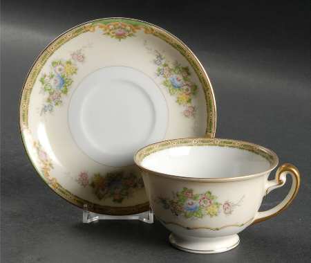 Calais Footed Cup & Saucer Set
