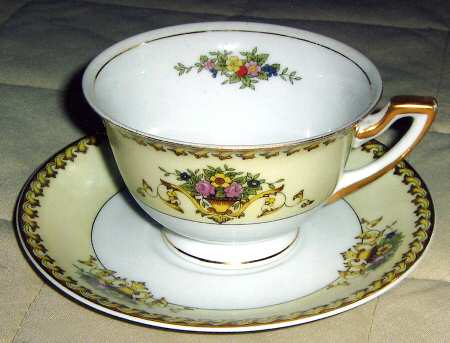 MEI547 Footed Cup & Saucer Set