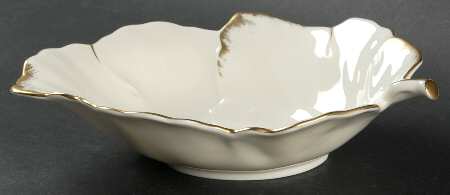 24 Karat (Bone) 7" Leaf Dish