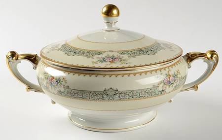 Dexter (Empire Shape) Round Covered Vegetable