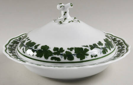 Full Green Vine (Scalloped, No Trim) Round Covered Vegetable