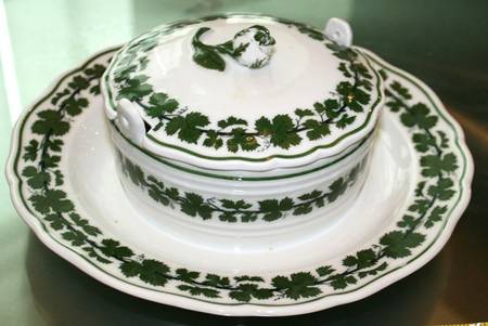 Full Green Vine (Scalloped, No Trim) Round Covered Butter with Attached Underplate