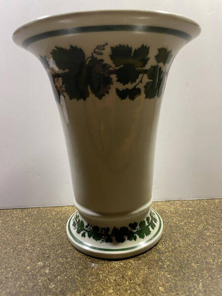 Full Green Vine (Smooth, No Trim) 7" Vase
