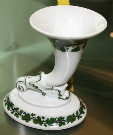 Full Green Vine (Smooth, No Trim) Trumpet Vase