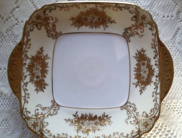 MEI574 Square Handled Cake Plate