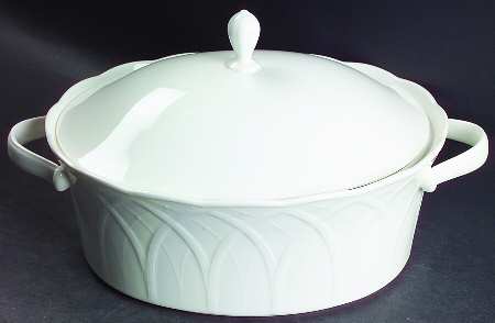 White House 2.5 Quart Oval Covered Casserole