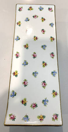 H669 Footed Rectangular Display Stand