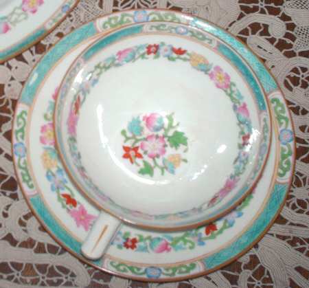 B828 Footed Cup & Saucer Set