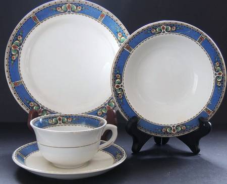 MAD74 Footed Cup & Saucer Set