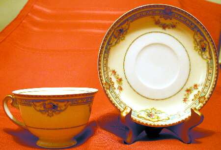 MEI600 Footed Cup & Saucer Set