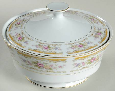 Chippendale Round Covered Vegetable