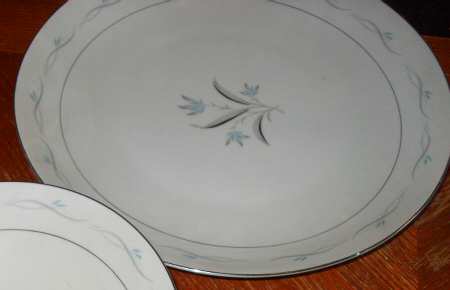Hilton 9" Round Vegetable Bowl