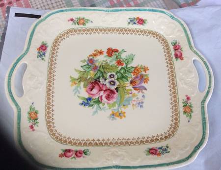 Rosalind Square Handled Cake Plate