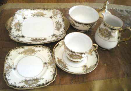 MEI628 Square Handled Cake Plate