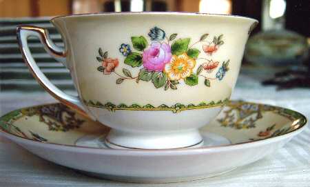 MEI634 Footed Cup & Saucer Set
