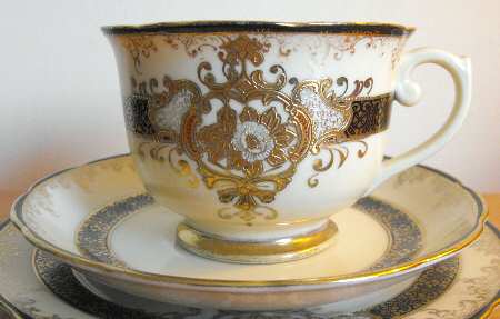 MEI635 Footed Cup & Saucer Set