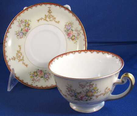 MEI643 Footed Cup & Saucer Set