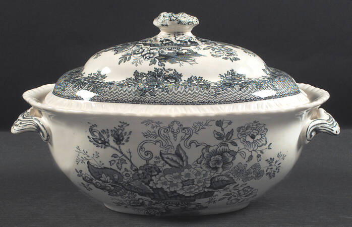 Ascot Green Oval Covered Vegetable