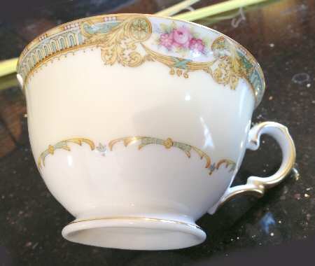 V1214 Footed Cup