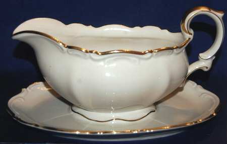 MIT90 Gravy Boat with Attached Underplate
