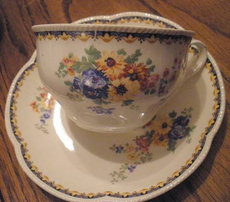 The Dolores Flat Cup & Saucer Set