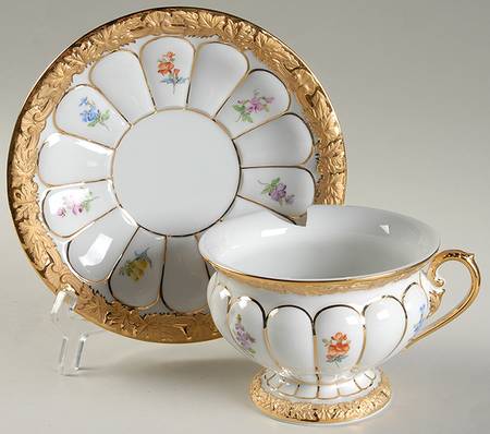 010199 Footed Cup & Saucer Set