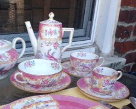 Cockatrice Pink (Smooth, Globe Backstamp) Coffee Pot & Lid