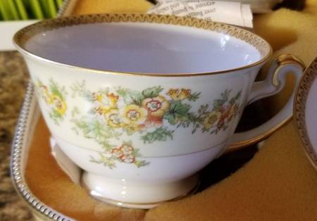 MEI689 Footed Cup