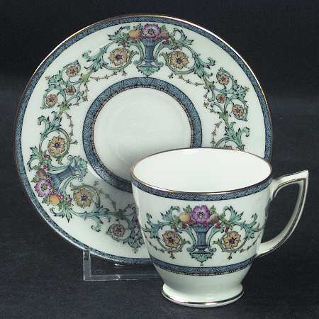 H3667 Footed Demitasse Cup & Saucer Set