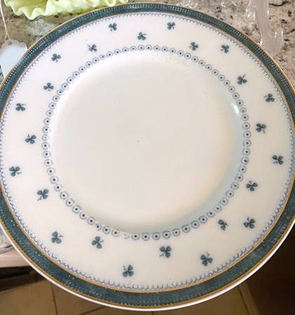 Victoria (Green Clover, Gold Trim) Dinner Plate