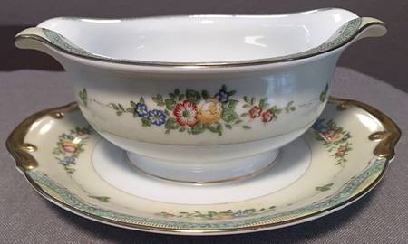 MEI711 Gravy Boat with Attached Underplate