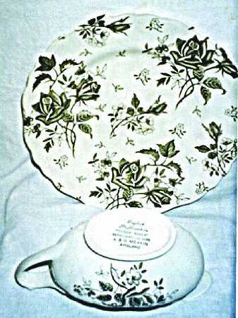 Tudor Roses Green by J &amp; G Meakin