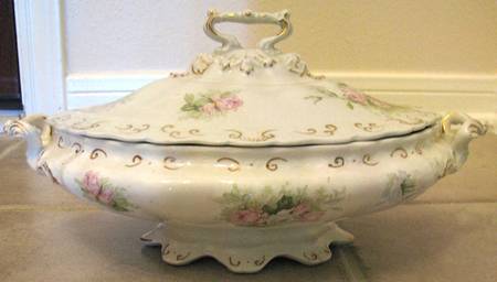 The James Oval Covered Vegetable